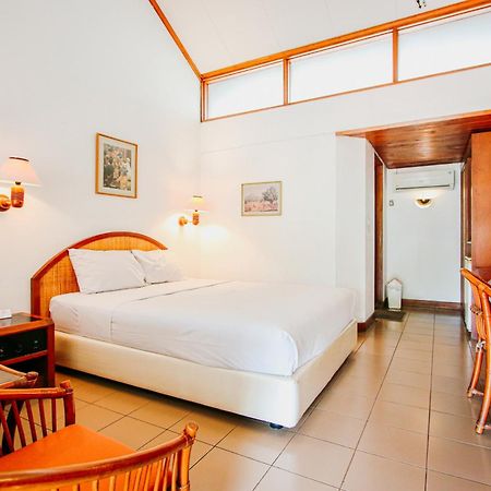 Hotel Bumi Asih Gedung Sate Бандунг Экстерьер фото