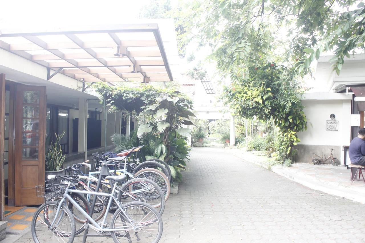 Hotel Bumi Asih Gedung Sate Бандунг Экстерьер фото