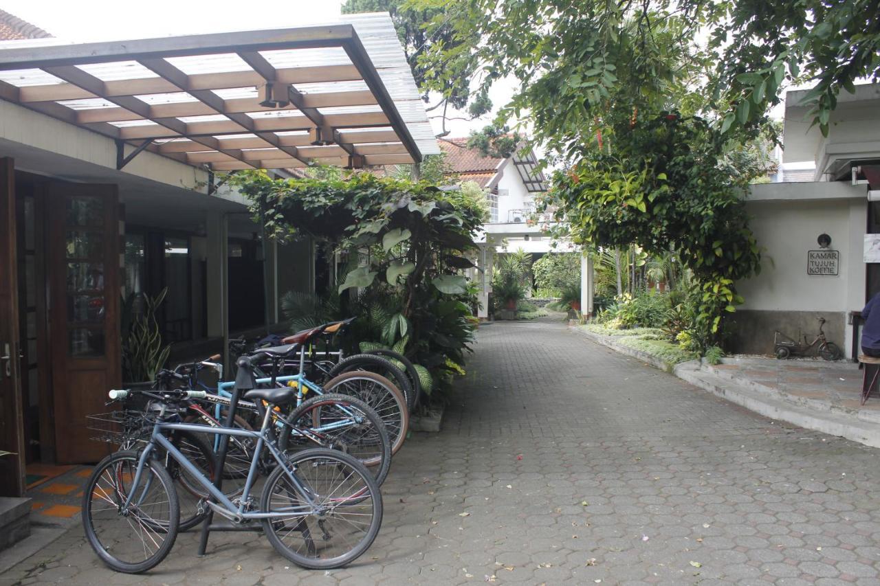 Hotel Bumi Asih Gedung Sate Бандунг Экстерьер фото