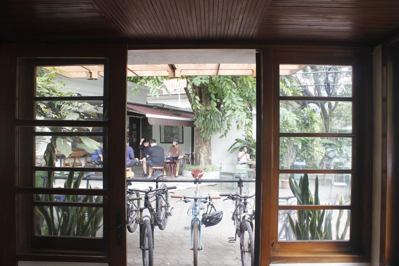 Hotel Bumi Asih Gedung Sate Бандунг Экстерьер фото