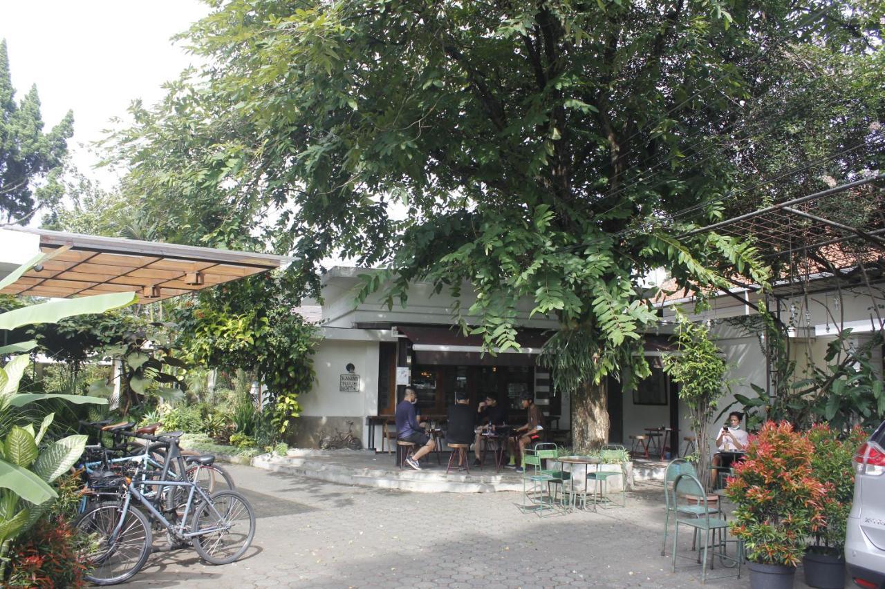 Hotel Bumi Asih Gedung Sate Бандунг Экстерьер фото