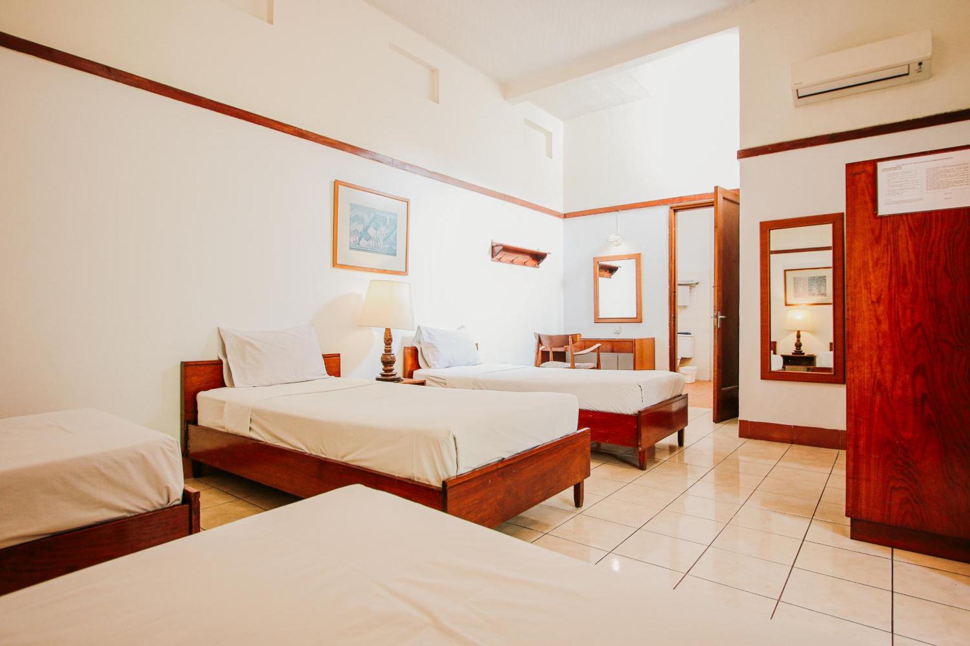 Hotel Bumi Asih Gedung Sate Бандунг Экстерьер фото