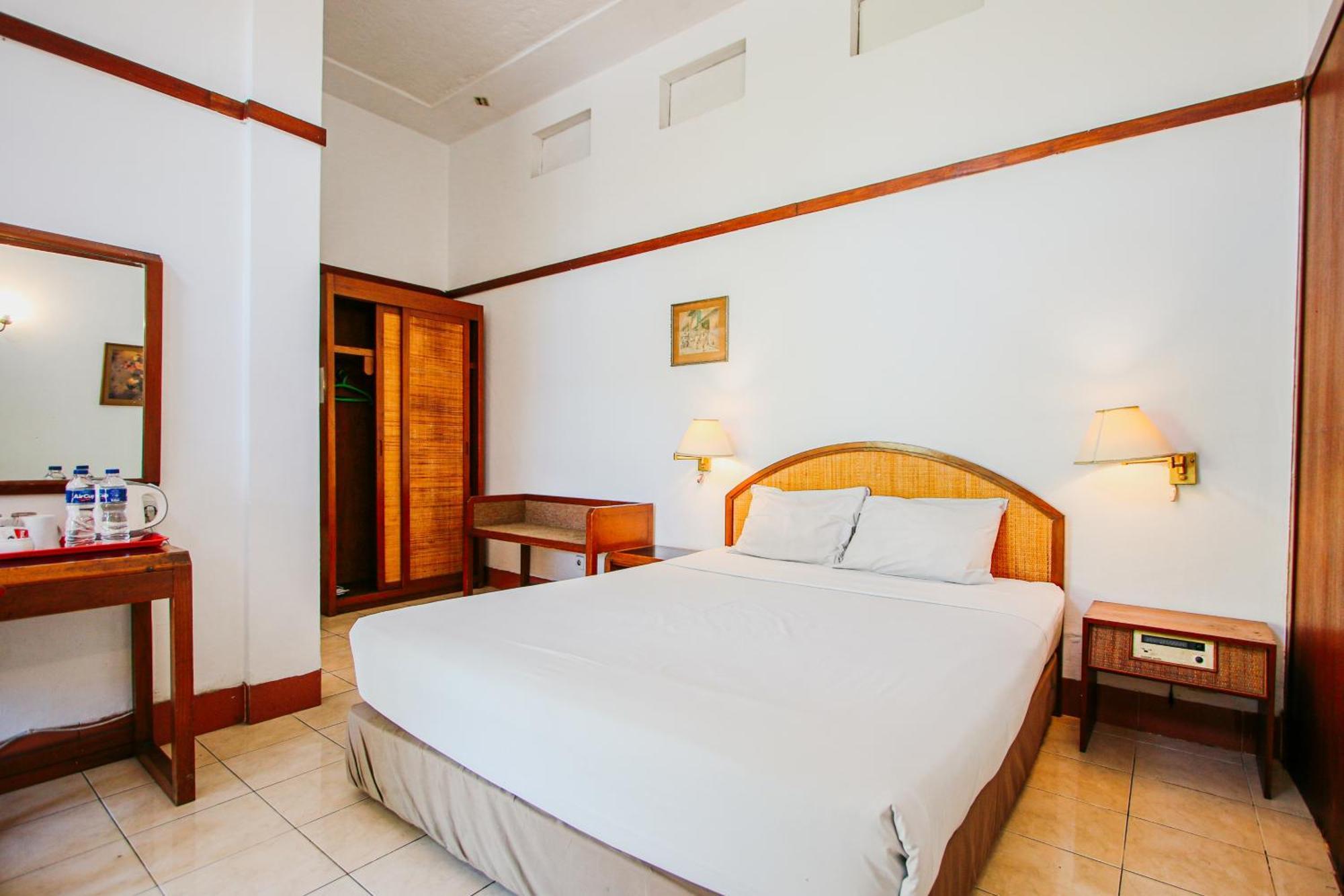 Hotel Bumi Asih Gedung Sate Бандунг Экстерьер фото