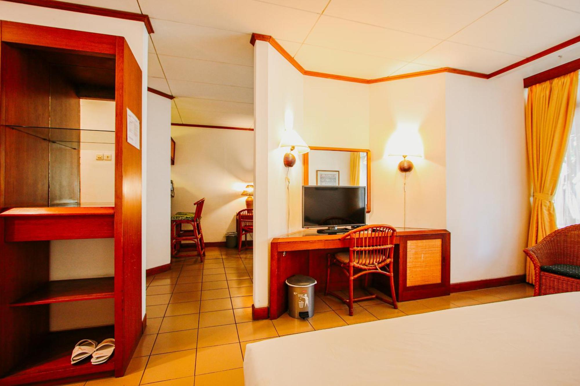 Hotel Bumi Asih Gedung Sate Бандунг Экстерьер фото