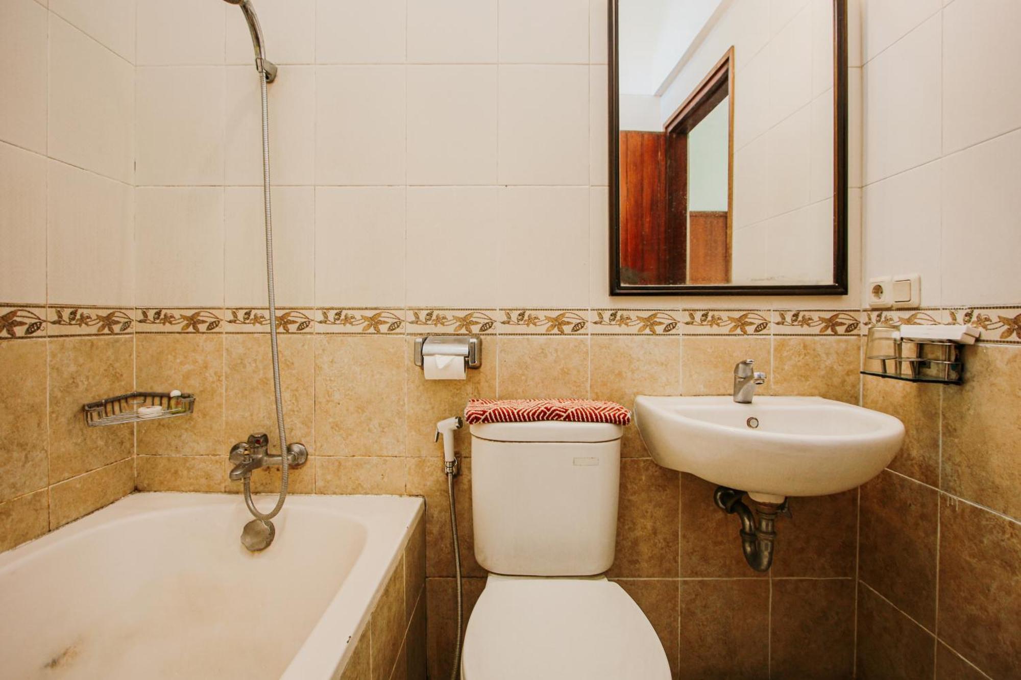 Hotel Bumi Asih Gedung Sate Бандунг Экстерьер фото