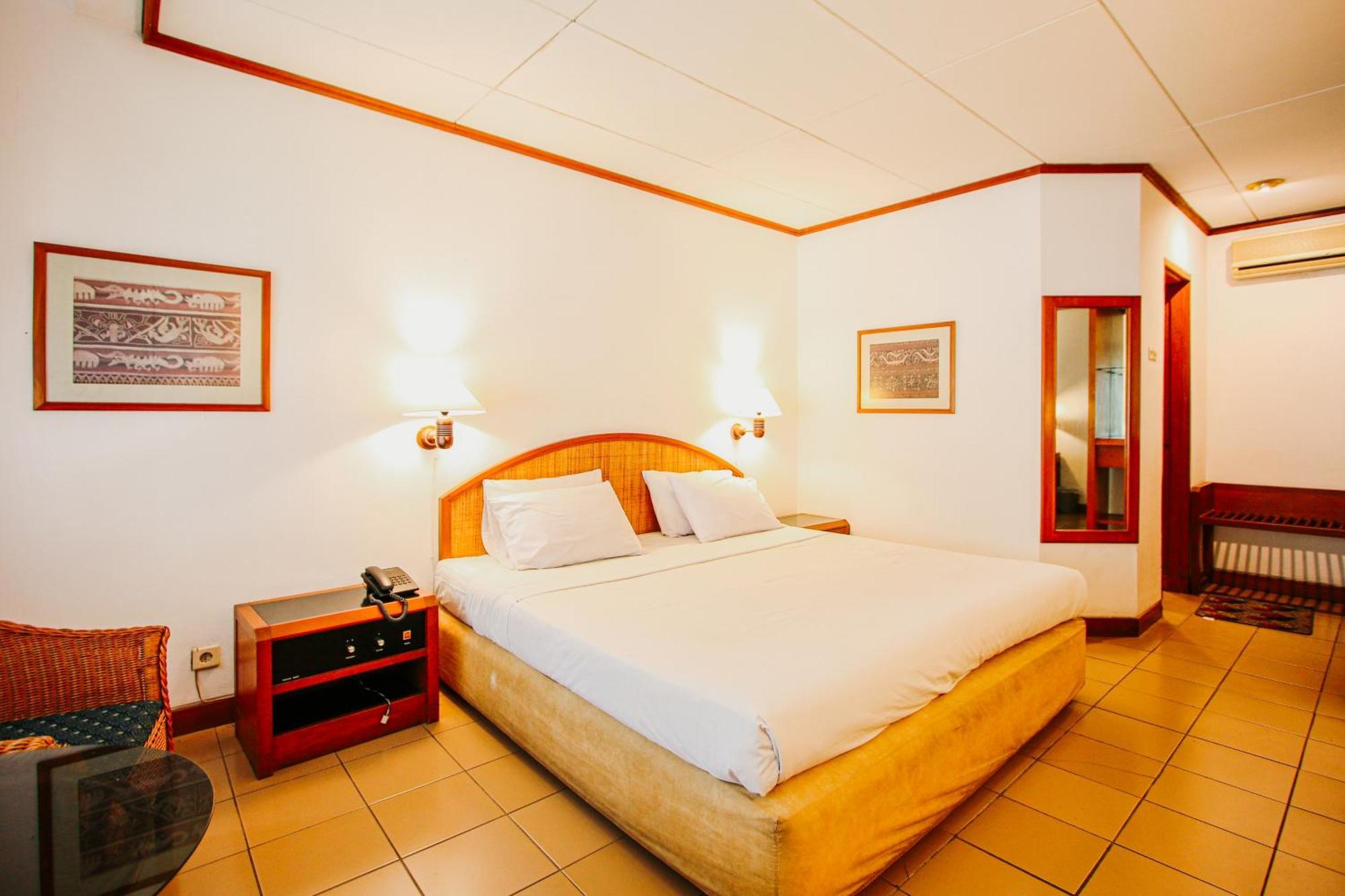 Hotel Bumi Asih Gedung Sate Бандунг Экстерьер фото