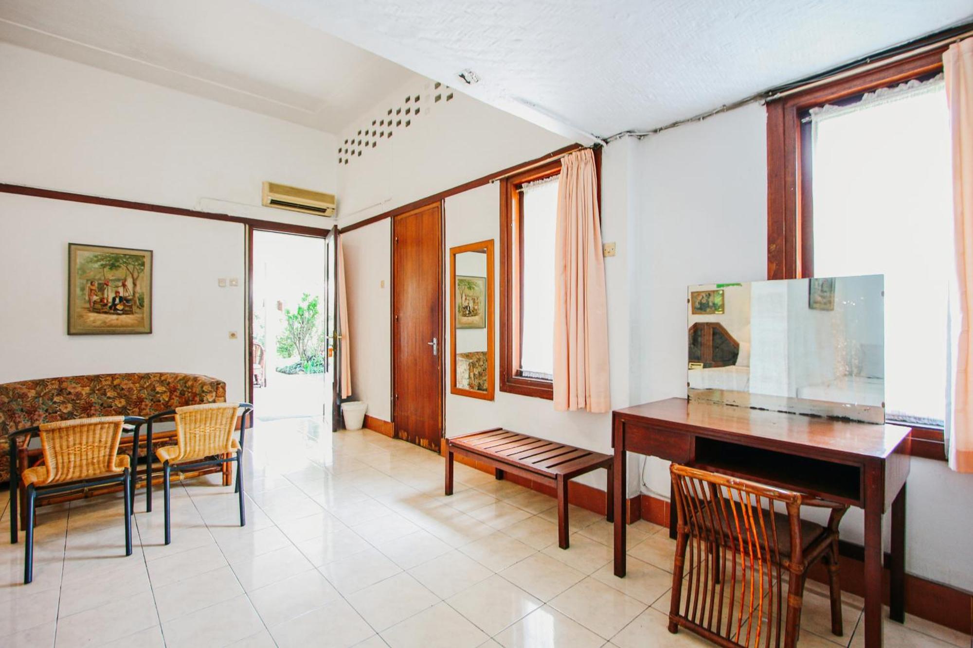 Hotel Bumi Asih Gedung Sate Бандунг Экстерьер фото