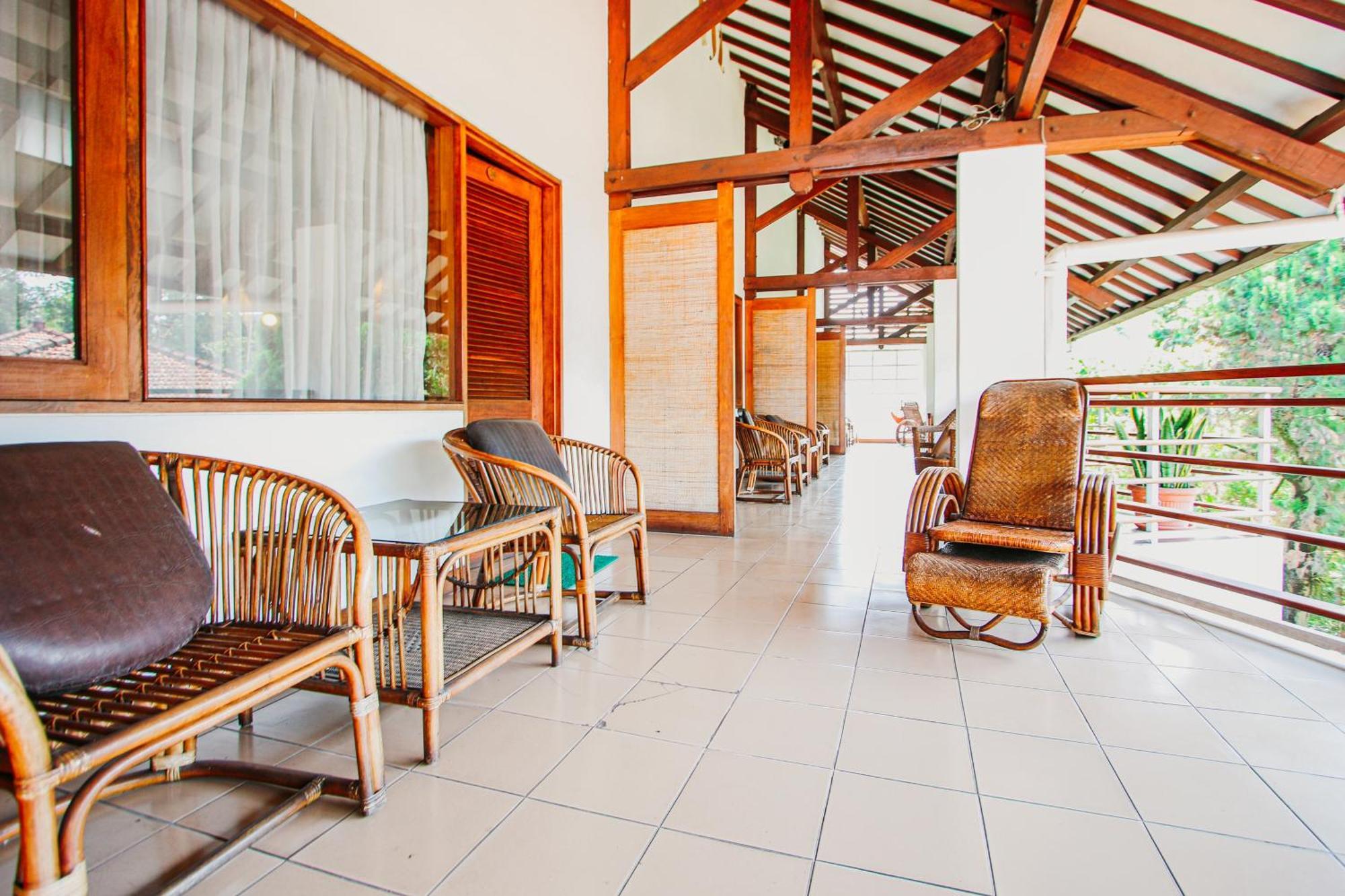 Hotel Bumi Asih Gedung Sate Бандунг Экстерьер фото