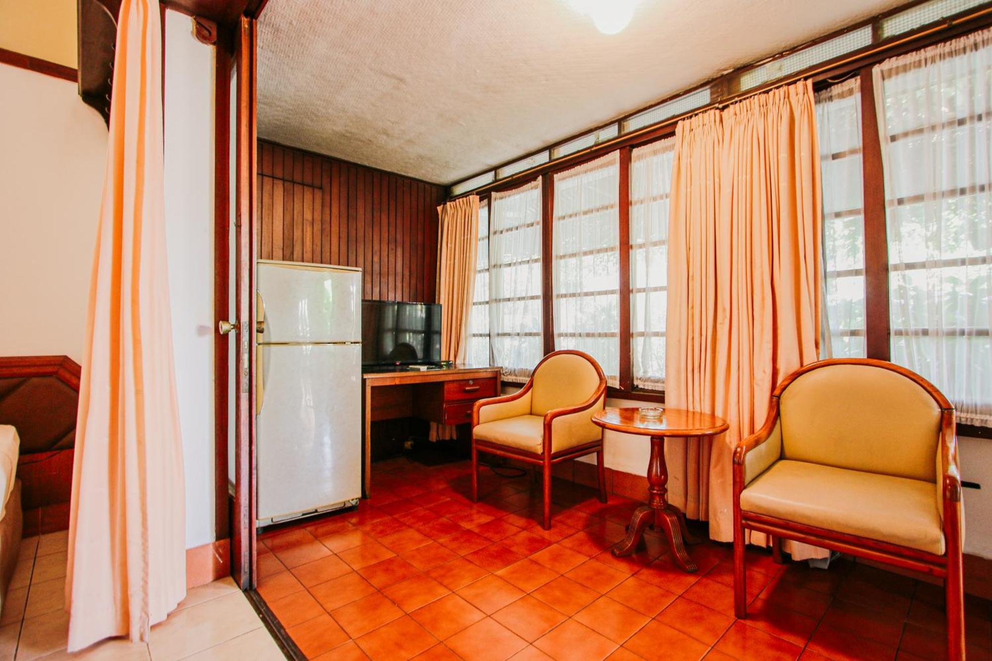 Hotel Bumi Asih Gedung Sate Бандунг Экстерьер фото