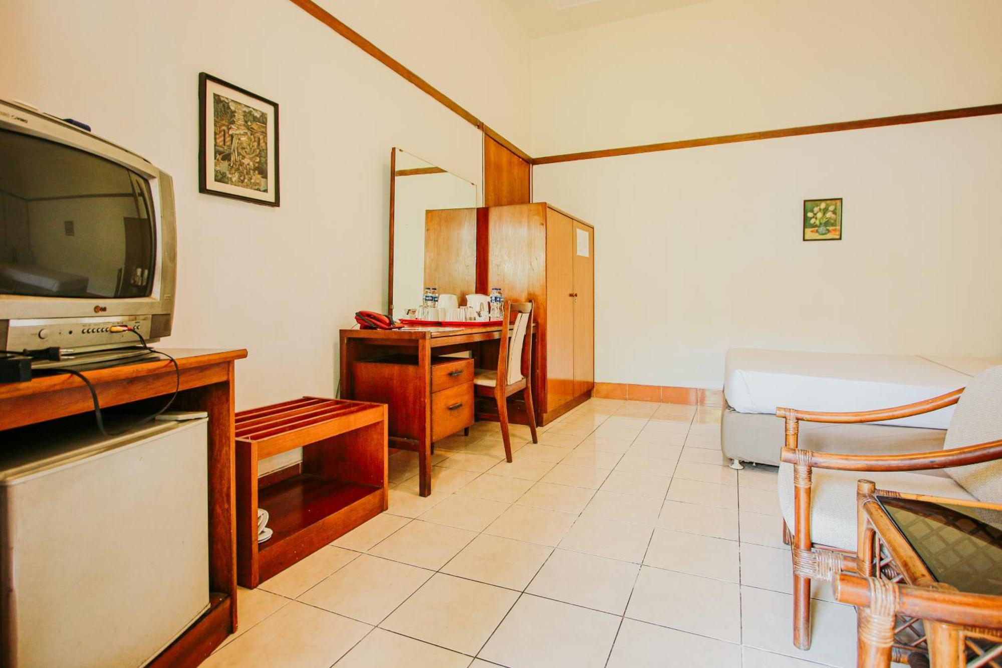 Hotel Bumi Asih Gedung Sate Бандунг Экстерьер фото