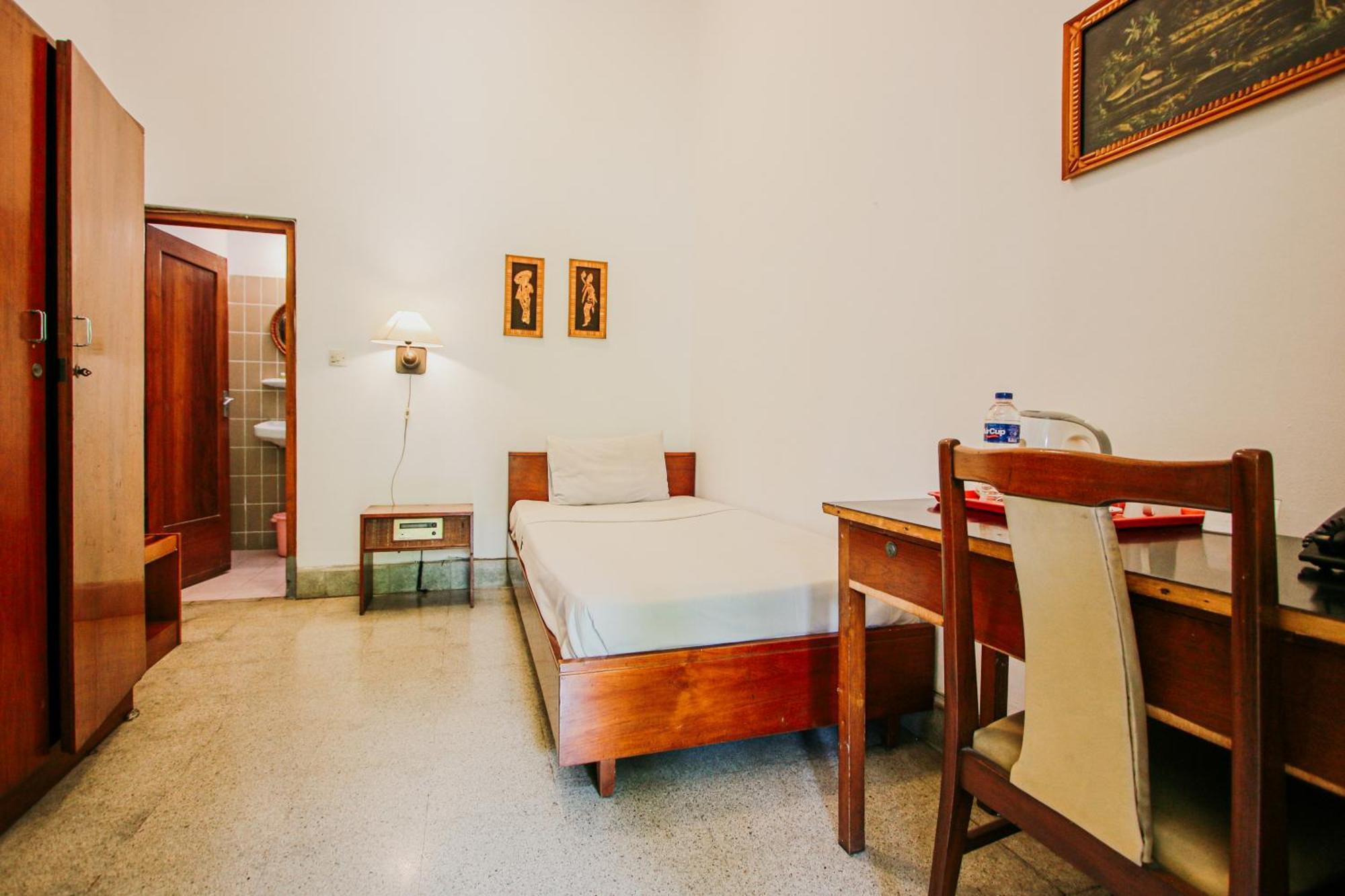 Hotel Bumi Asih Gedung Sate Бандунг Экстерьер фото