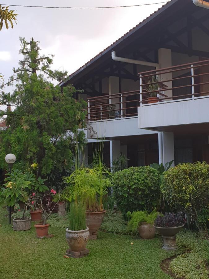 Hotel Bumi Asih Gedung Sate Бандунг Экстерьер фото