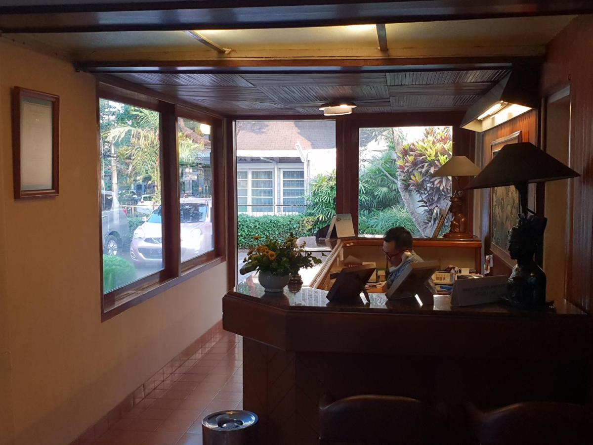 Hotel Bumi Asih Gedung Sate Бандунг Экстерьер фото