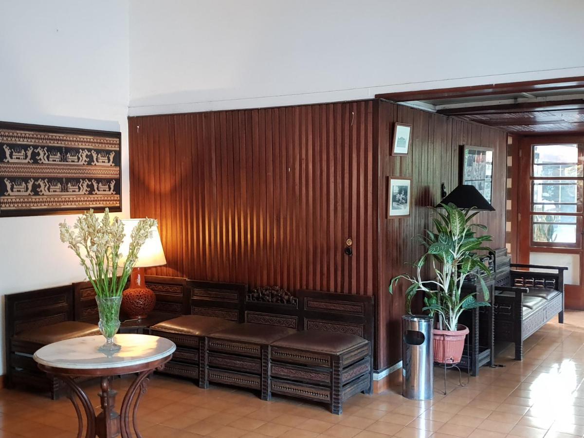 Hotel Bumi Asih Gedung Sate Бандунг Экстерьер фото