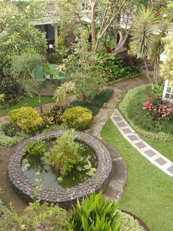 Hotel Bumi Asih Gedung Sate Бандунг Экстерьер фото