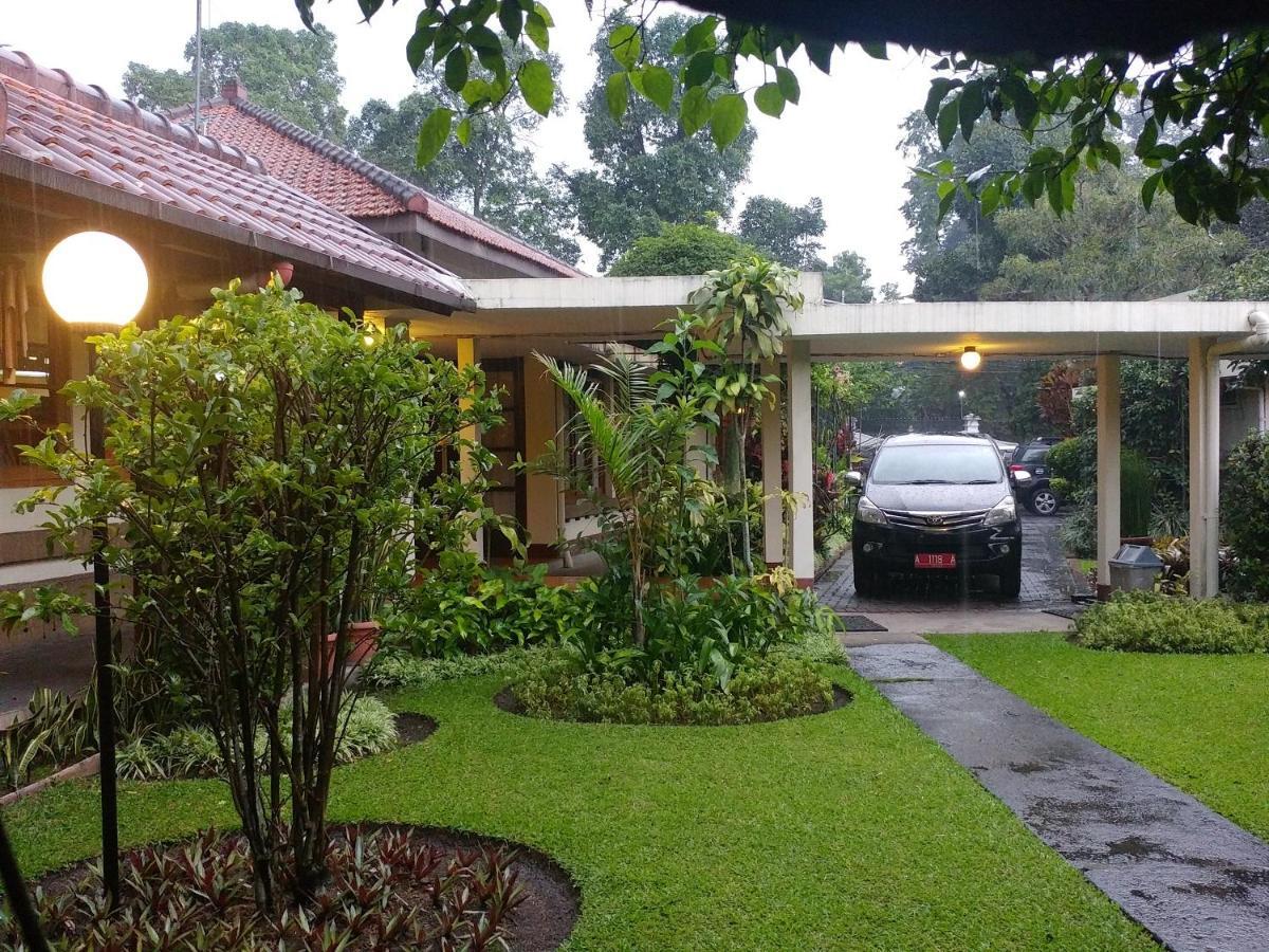 Hotel Bumi Asih Gedung Sate Бандунг Экстерьер фото