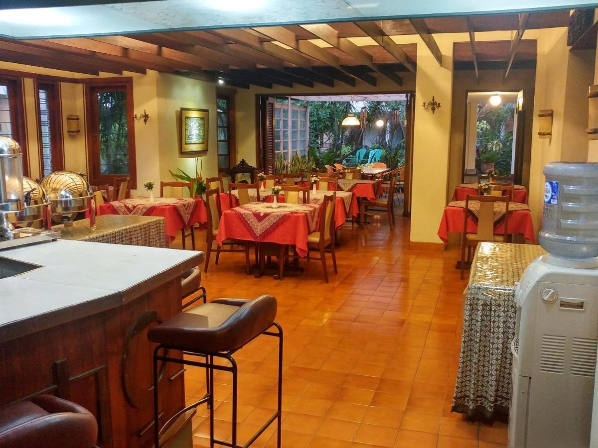 Hotel Bumi Asih Gedung Sate Бандунг Экстерьер фото