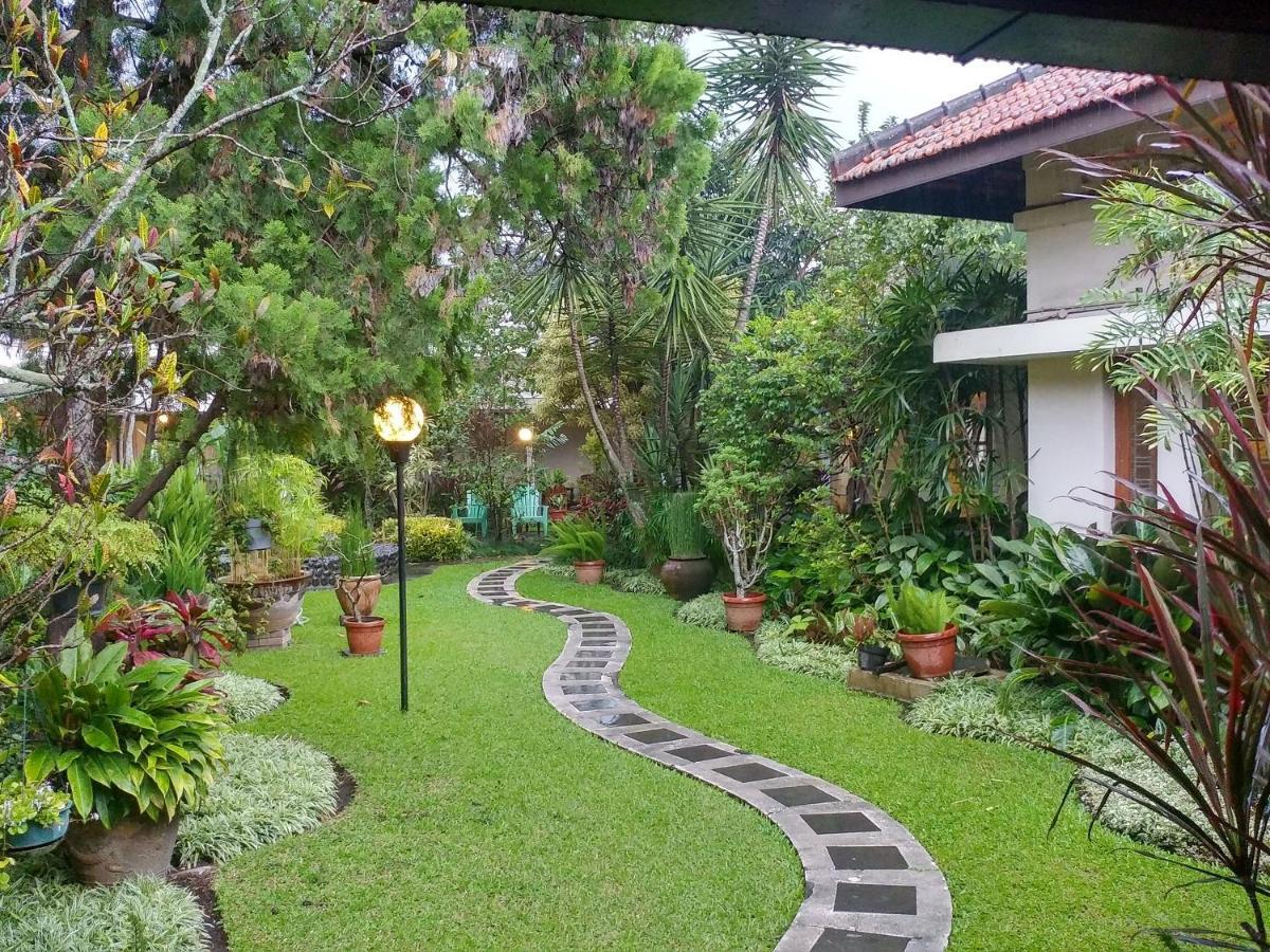 Hotel Bumi Asih Gedung Sate Бандунг Экстерьер фото