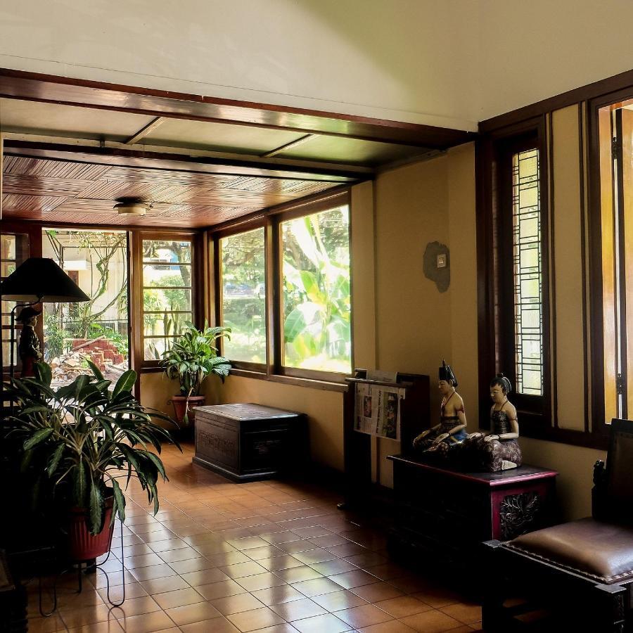 Hotel Bumi Asih Gedung Sate Бандунг Экстерьер фото