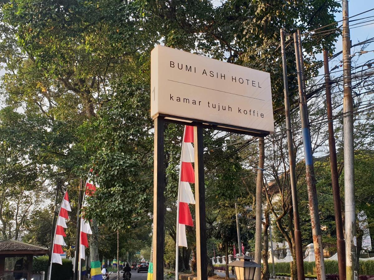 Hotel Bumi Asih Gedung Sate Бандунг Экстерьер фото